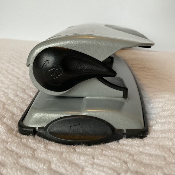 Swingline Safety 3-Hole Punch - Silver/Black - Picture 7 of 16